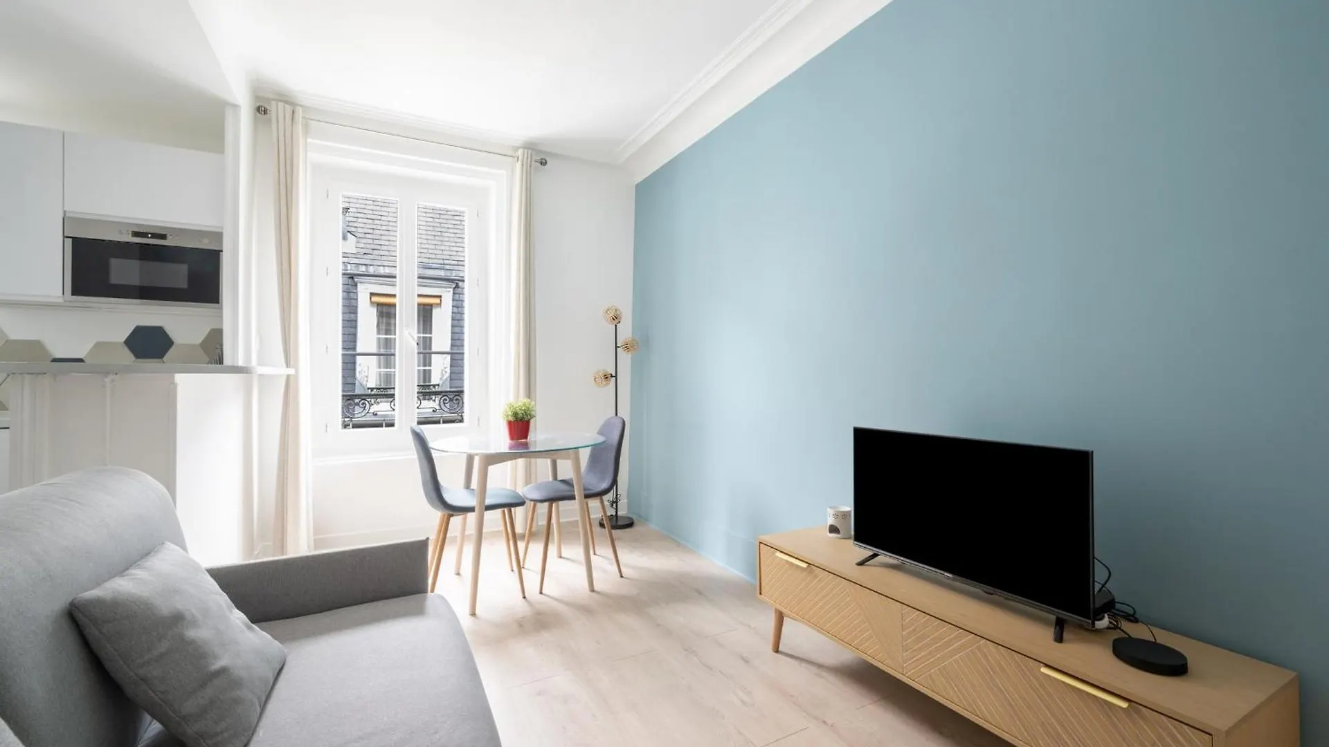Charming Apartment For 2 In The Heart Of Paris - Welkeys France