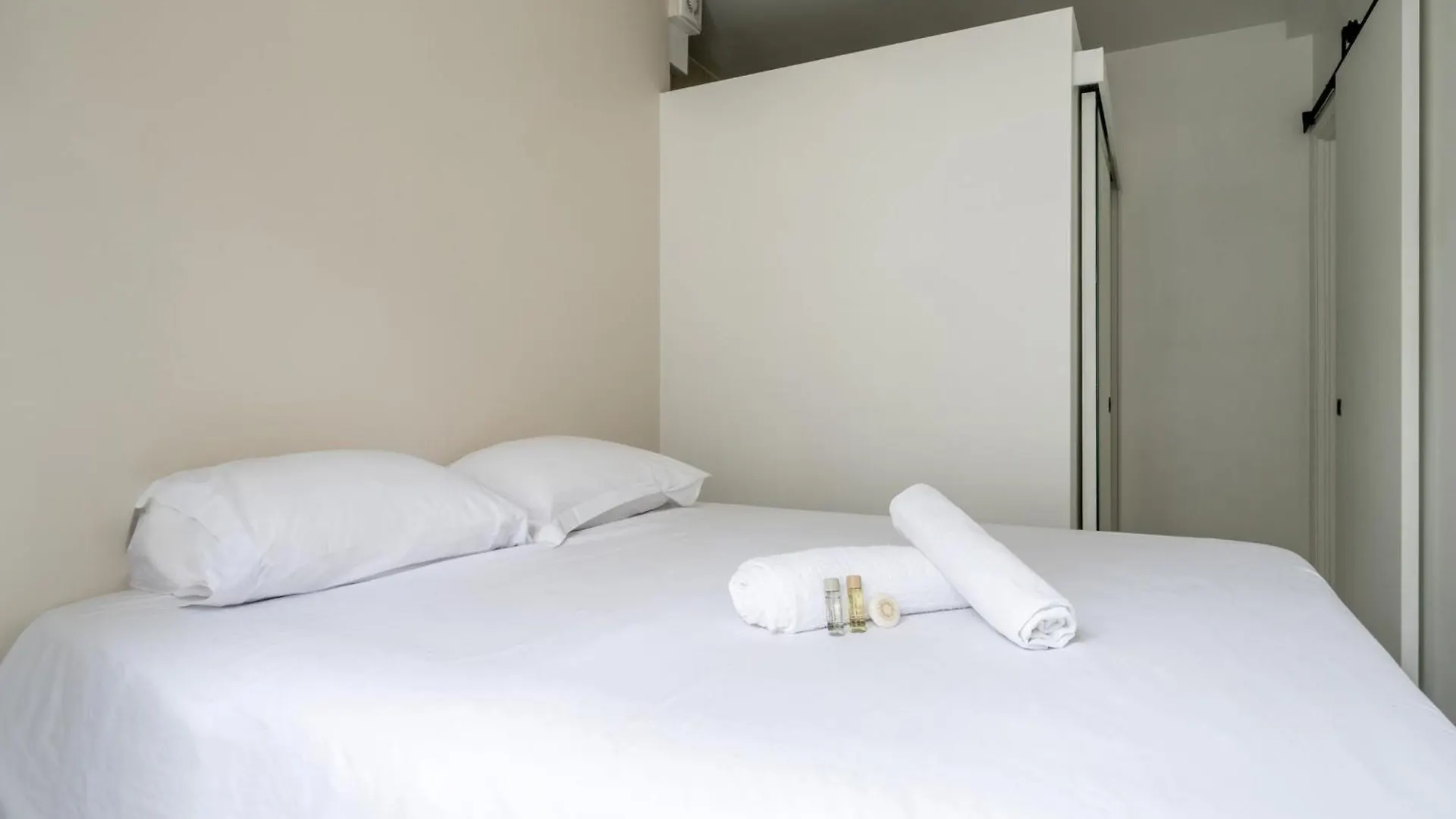 Charming Apartment For 2 In The Heart Of Paris - Welkeys